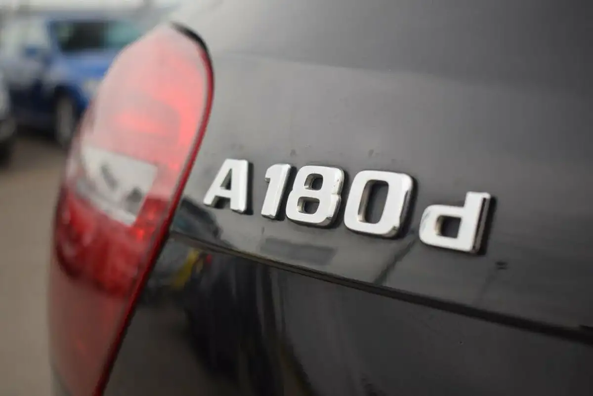 2016-mercedes-benz-a-class-15d-a180d-se-executivess-big-17