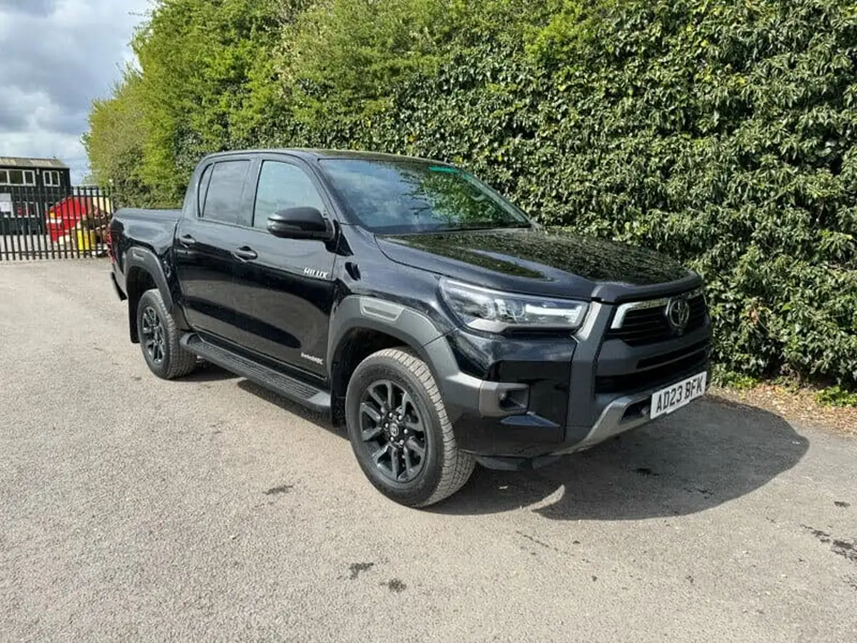 2023-toyota-hi-lux-28d-4d-invincible-x-2754cc-auto-big-1