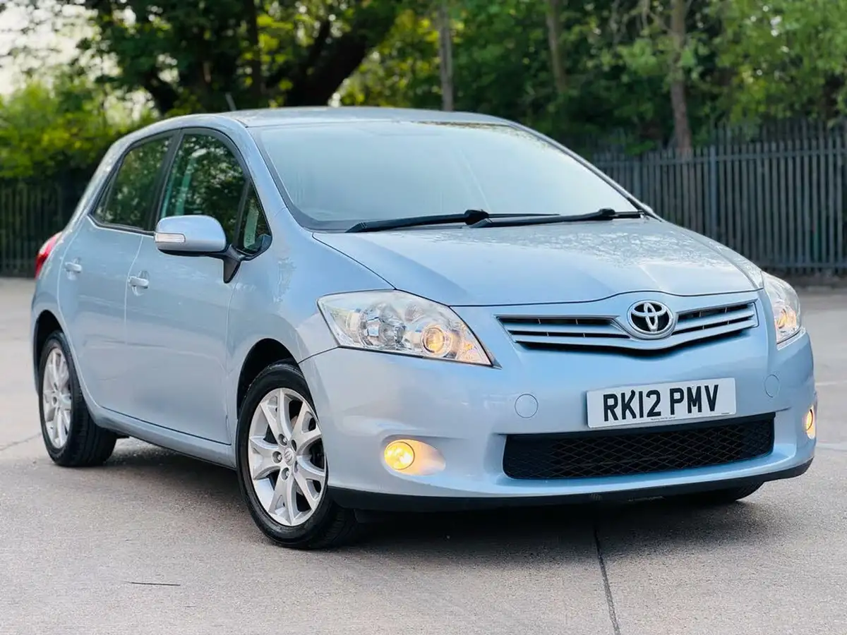 2012-toyota-auris-16-tr-big-0