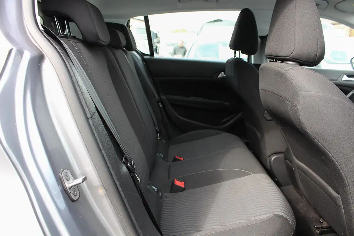 2015-peugeot-308-12-active-puretech-110bhp-big-20