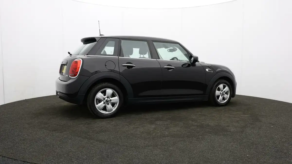 2020-mini-countryman-15-cooper-classic-big-26