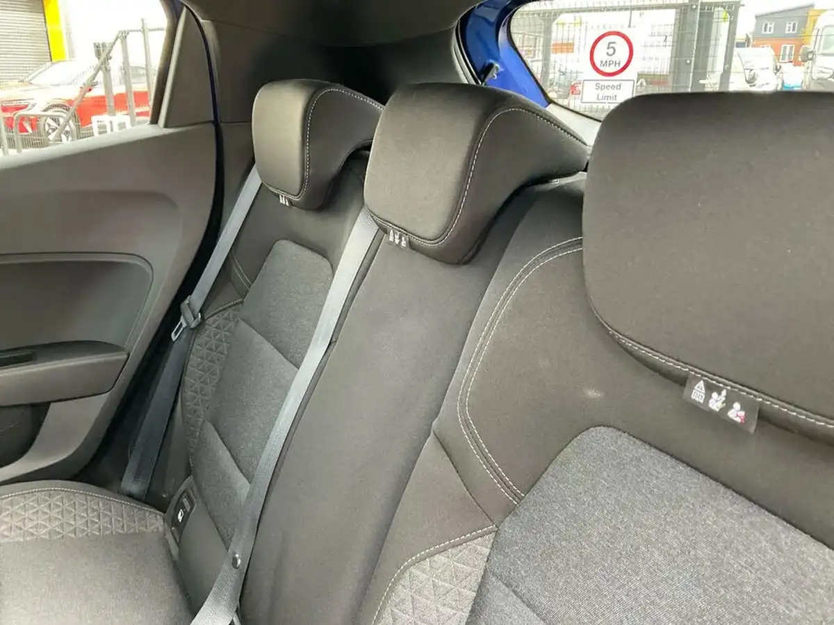 2020-renault-clio-10-sce-iconic-75bhp-big-21