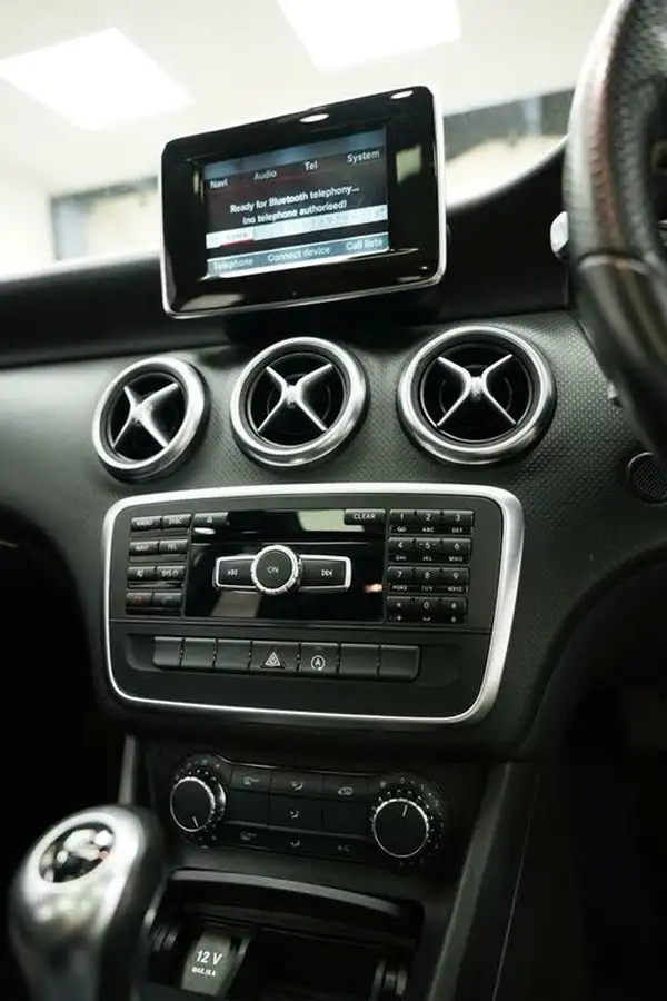 2015-mercedes-benz-a-class-16-a180-sport-122ps-big-19