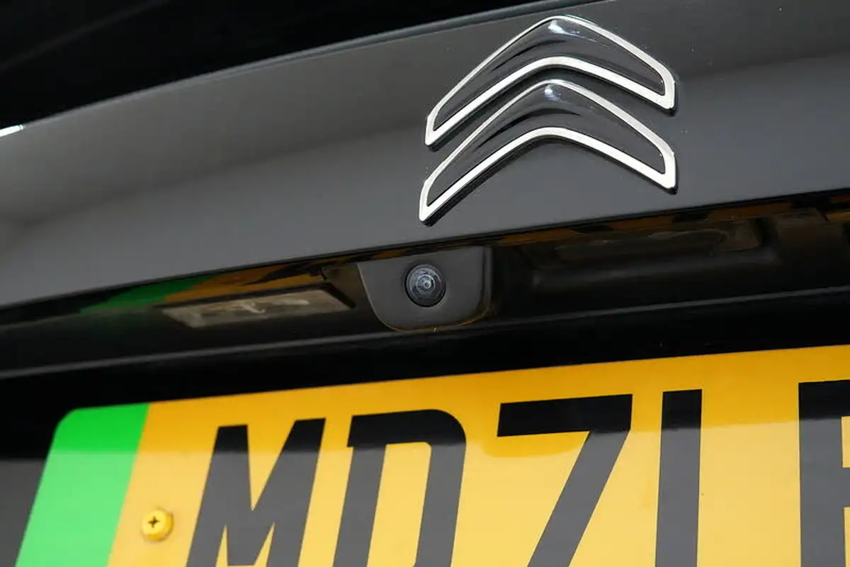 2022-citroen-c4-e-shine-plus-big-12