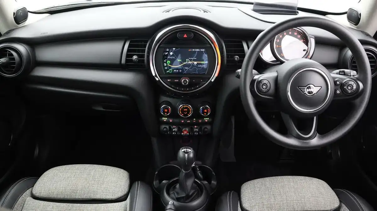 2020-mini-cooper-15-one-classic-3d-big-12