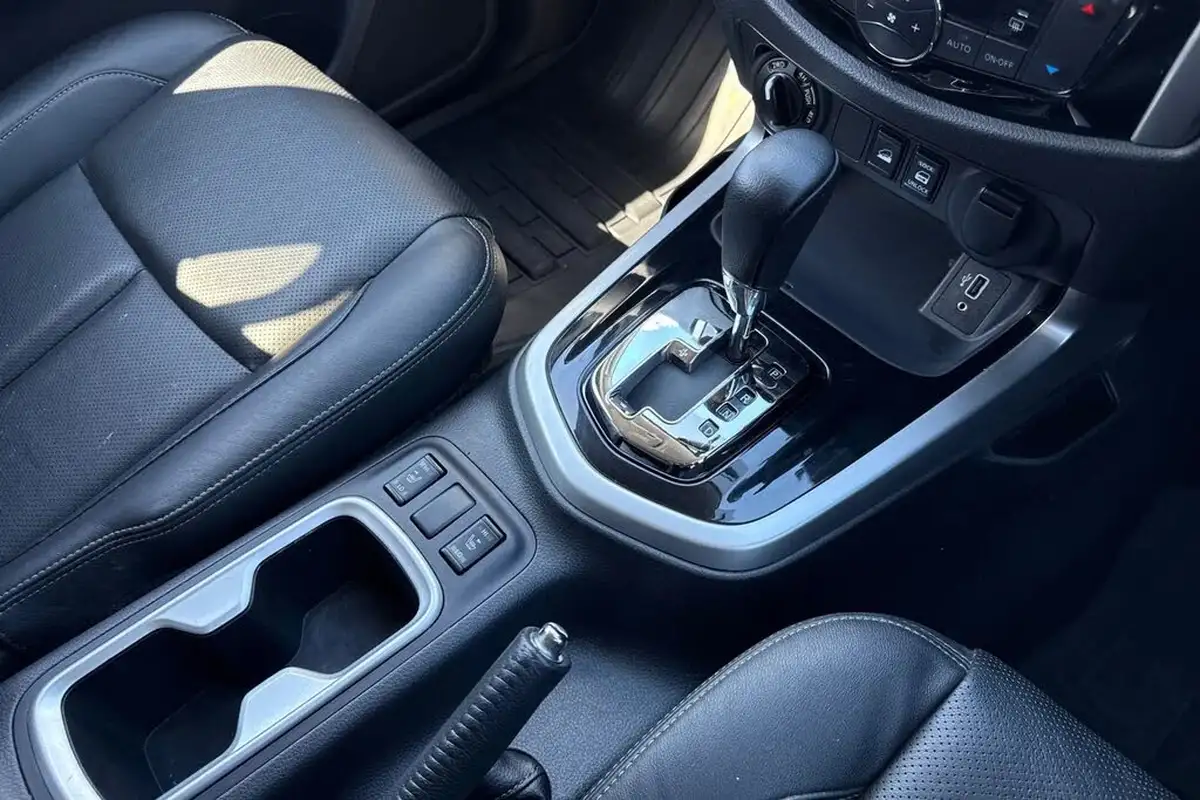 2020-nissan-navara-23dci-tt-tekna-8-navileather-auto-big-58