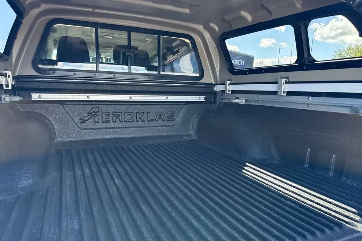 2020-nissan-navara-23dci-tt-tekna-8-navileather-auto-big-34