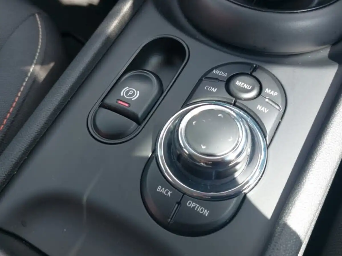 2022-mini-clubman-15-cooper-classic-big-16