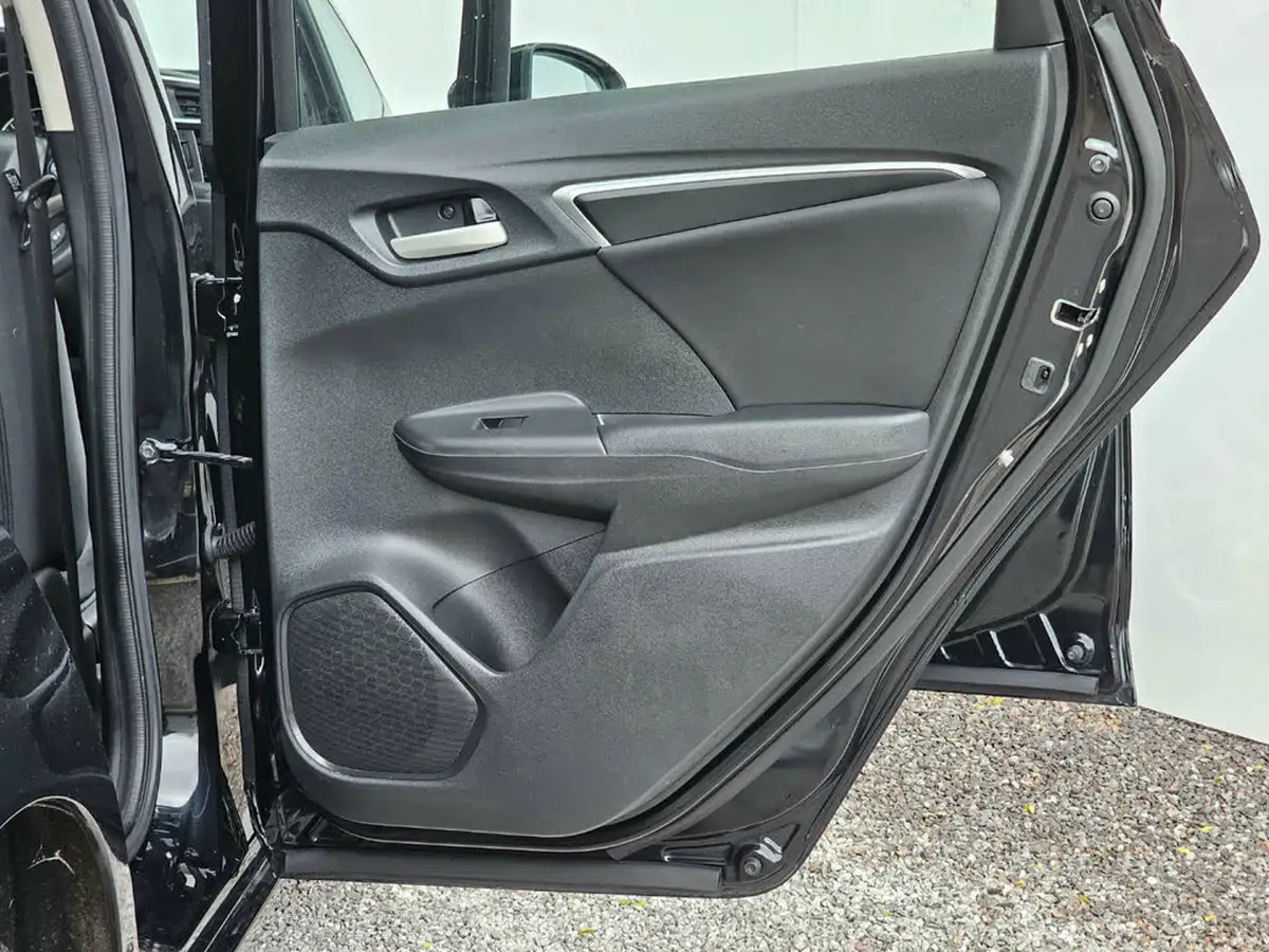 2017-honda-jazz-13-i-vtec-se-cvt-big-28