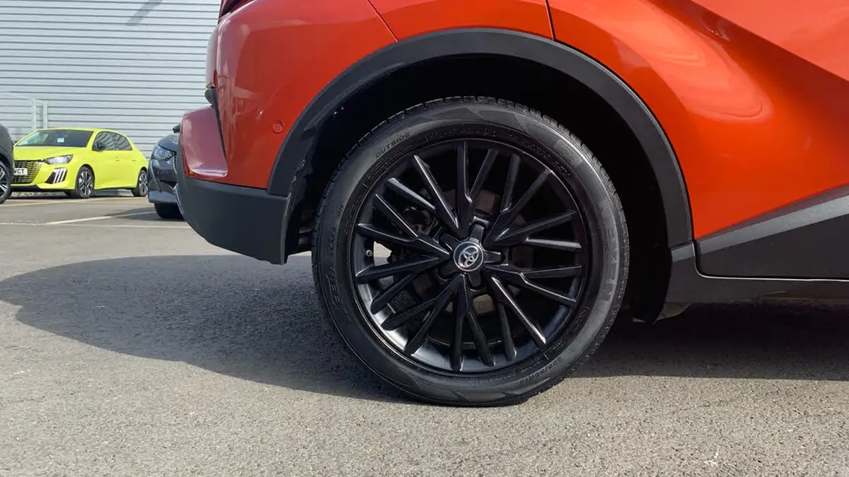 2020-toyota-c-hr-20-vvt-i-orange-edition-big-15