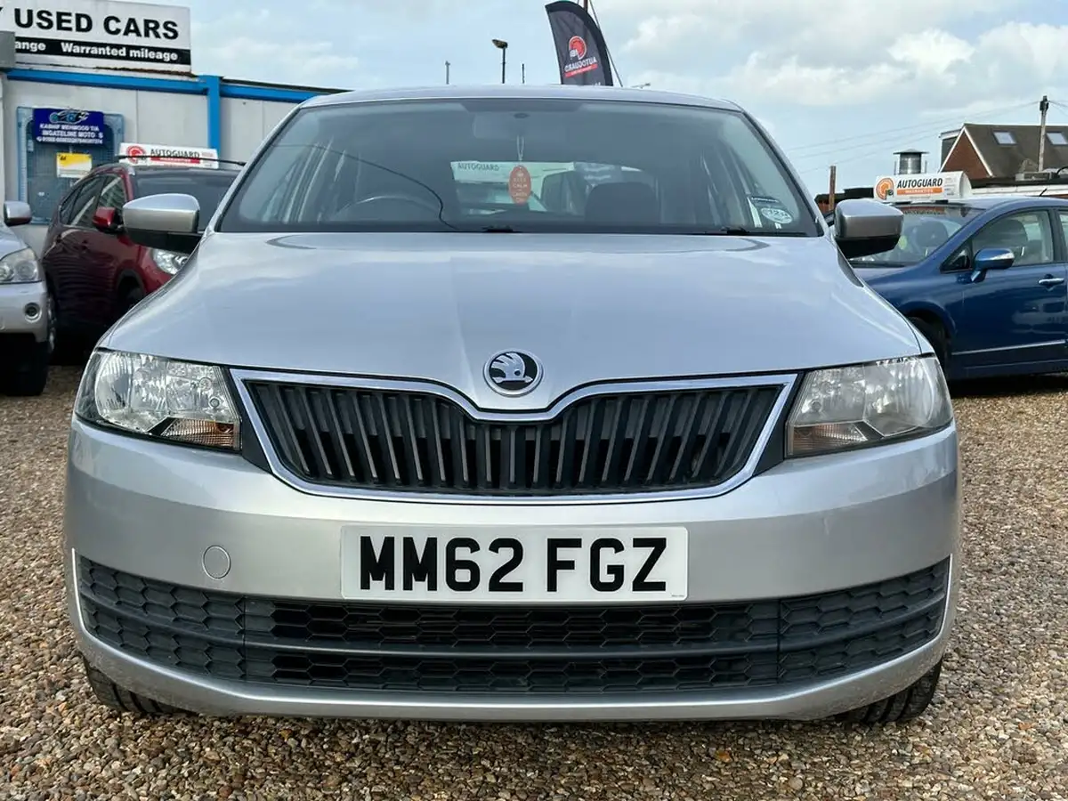 2013-skoda-rapid-12-se-86ps-big-2