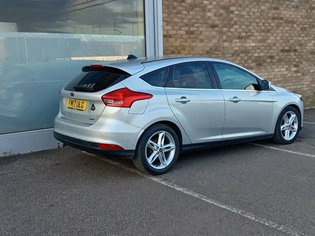 2017-ford-focus-10t-titanium-125ps-hatchback-big-2