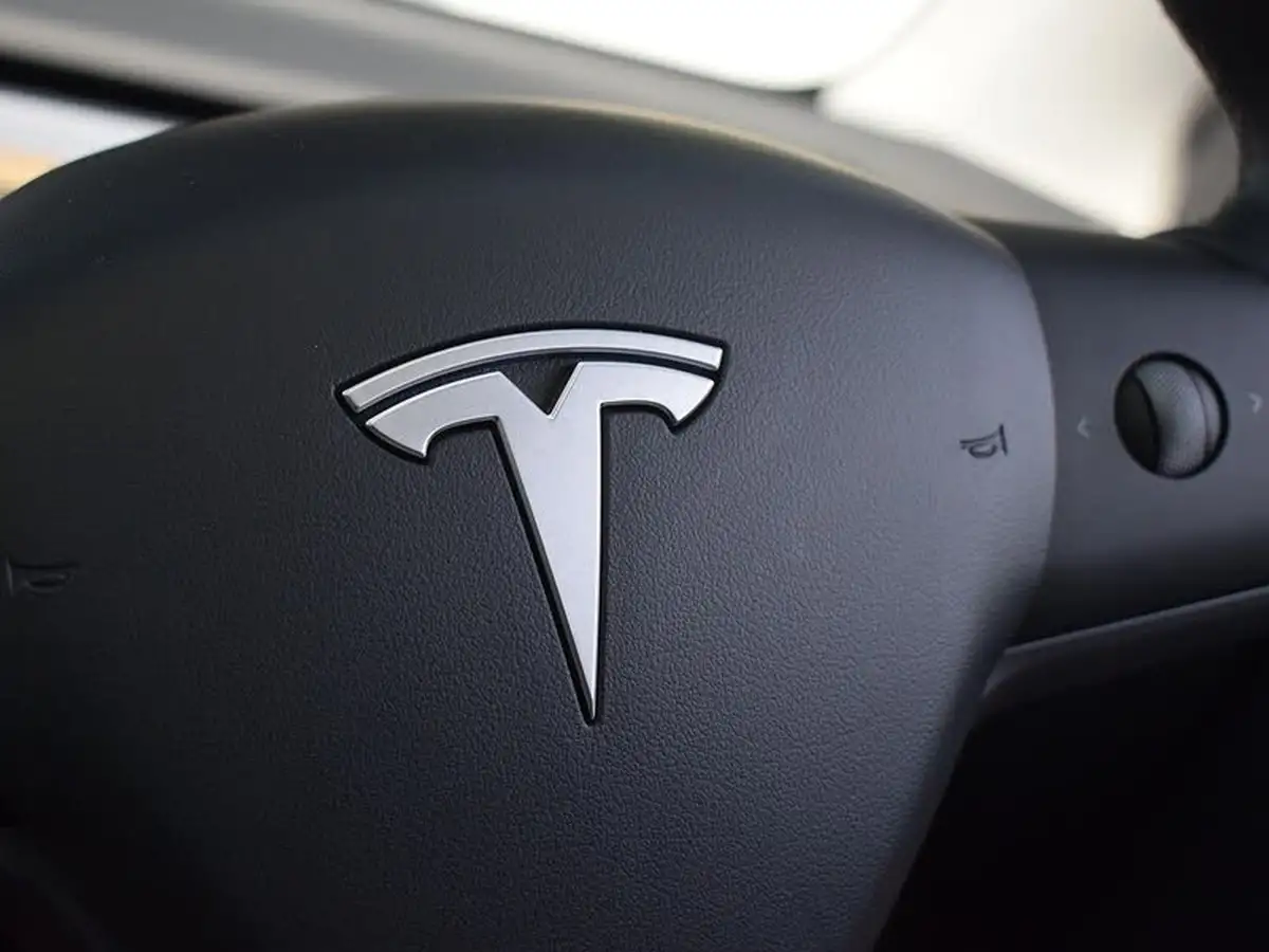 2022-tesla-model-y-e-long-range-big-19