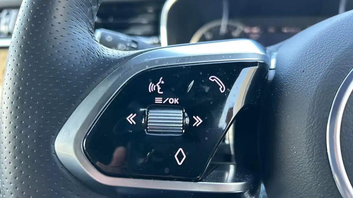2022-jaguar-f-pace-20-d200-r-dynamic-s-big-31
