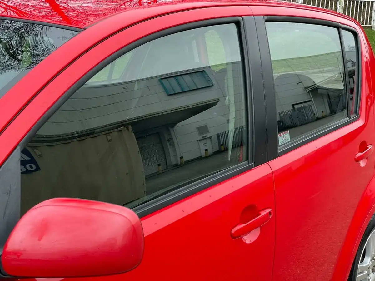 2008-daihatsu-sirion-13-se-big-11