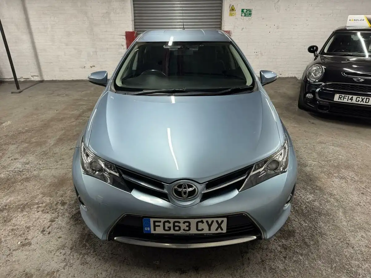 2013-toyota-auris-133-vvt-i-icon-hatchback-big-54
