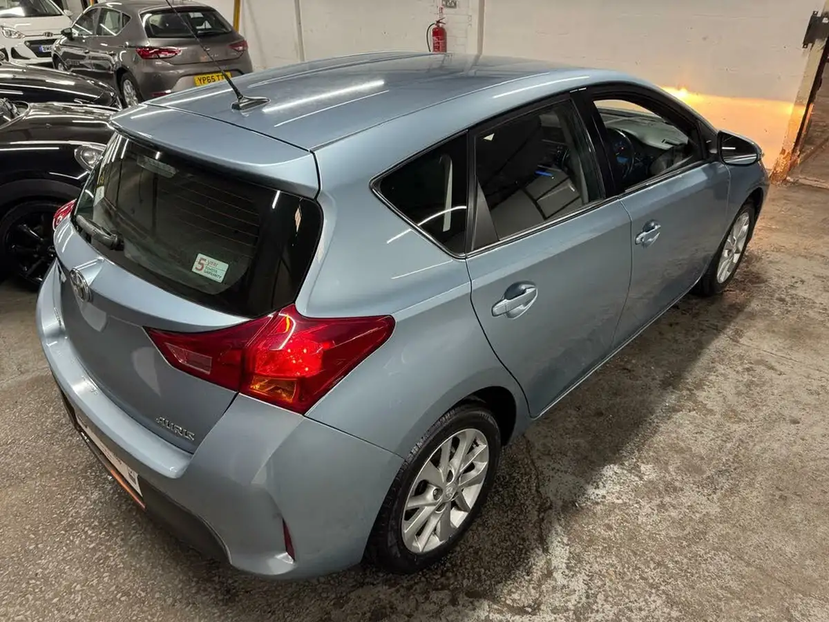 2013-toyota-auris-133-vvt-i-icon-hatchback-big-6
