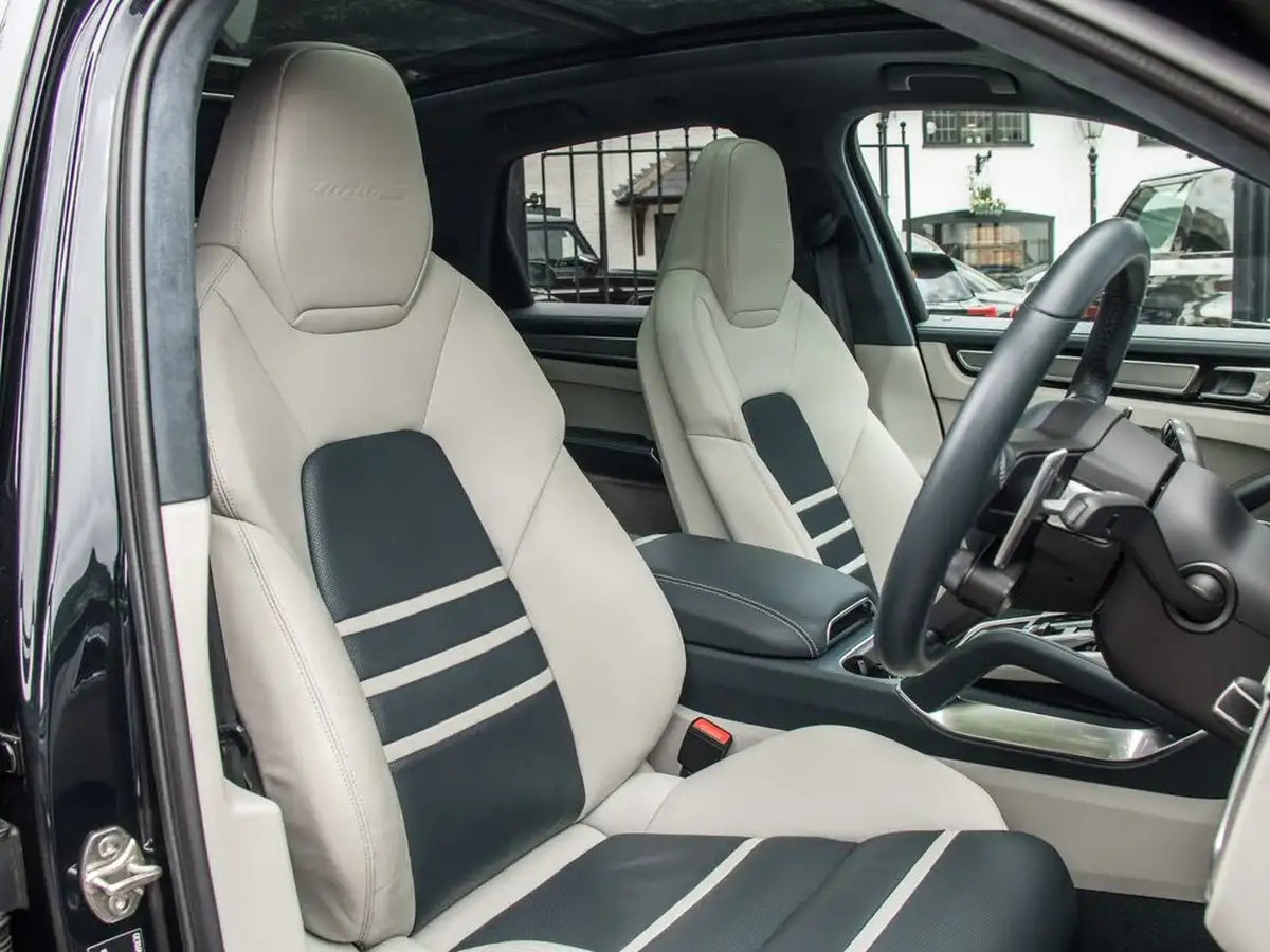 2020-porsche-cayenne-40-v8-turbo-s-e-hybrid-station-wagon-big-15