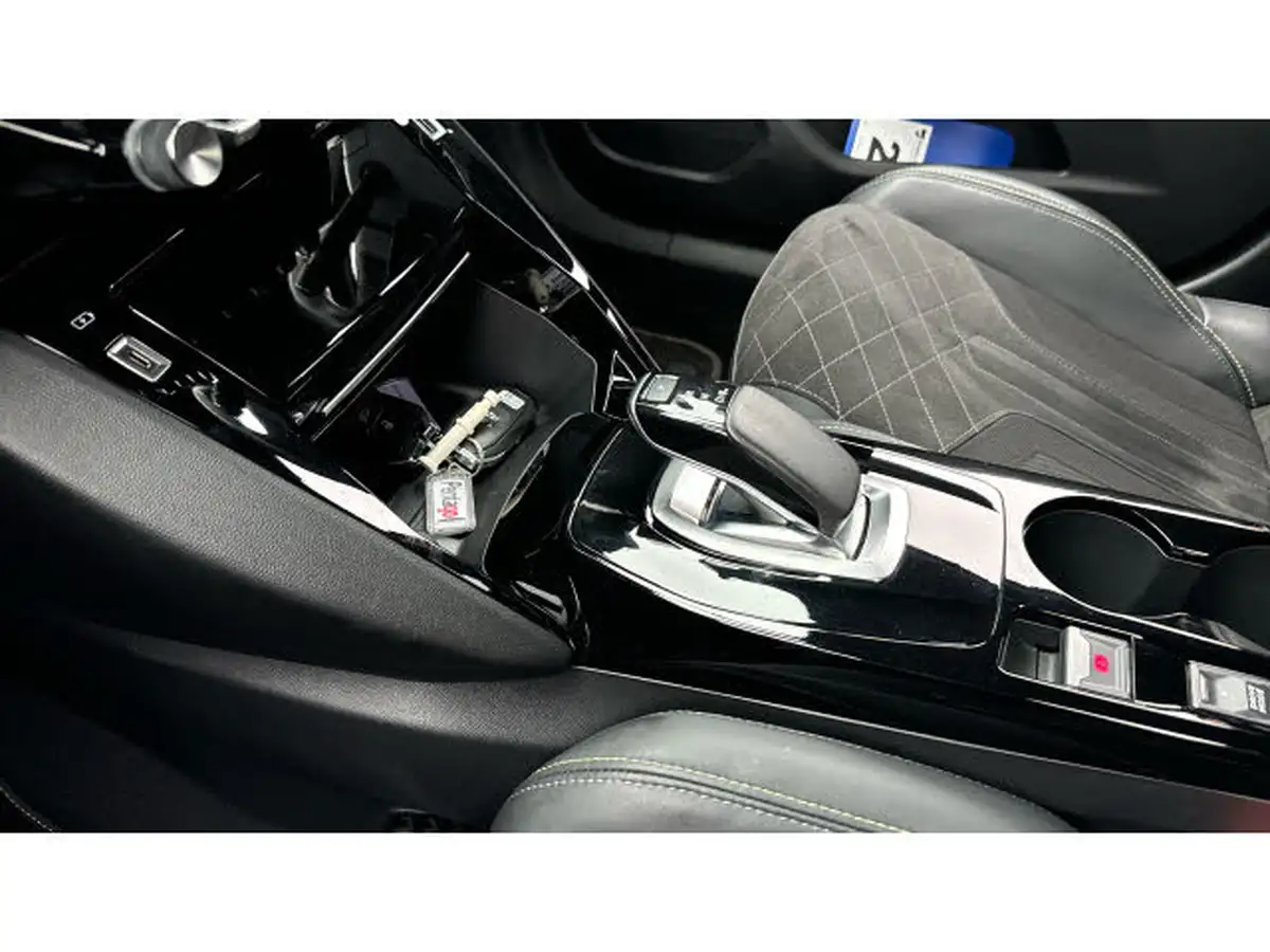 2022-peugeot-2008-suv-e-gt-premium-big-12