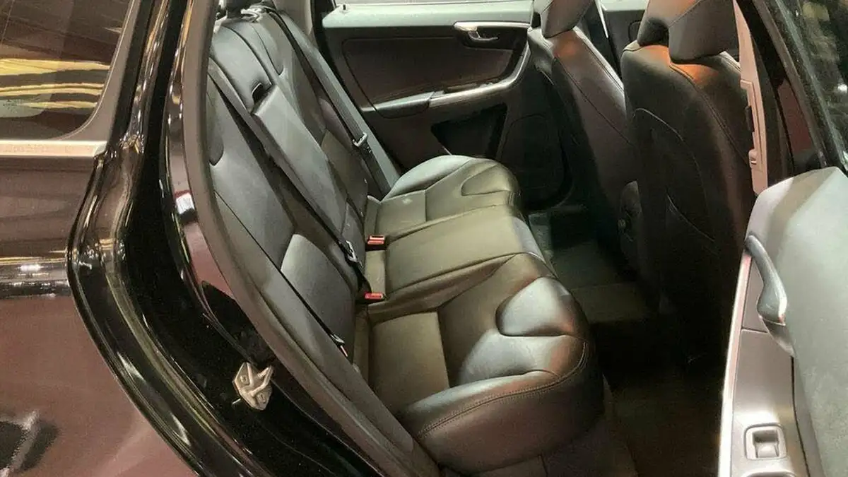 2016-volvo-xc60-24td-d5-se-lux-big-4