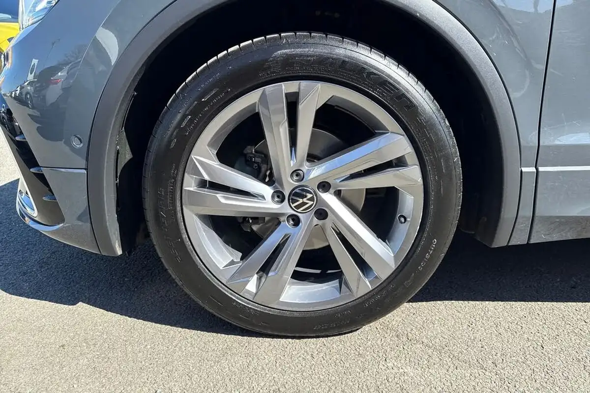 2023-volkswagen-tiguan-15-tsi-r-line-edition-big-12