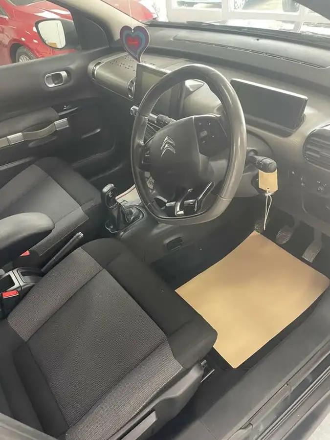 2015-citroen-c4-cactus-16bluehdi-flair-big-7