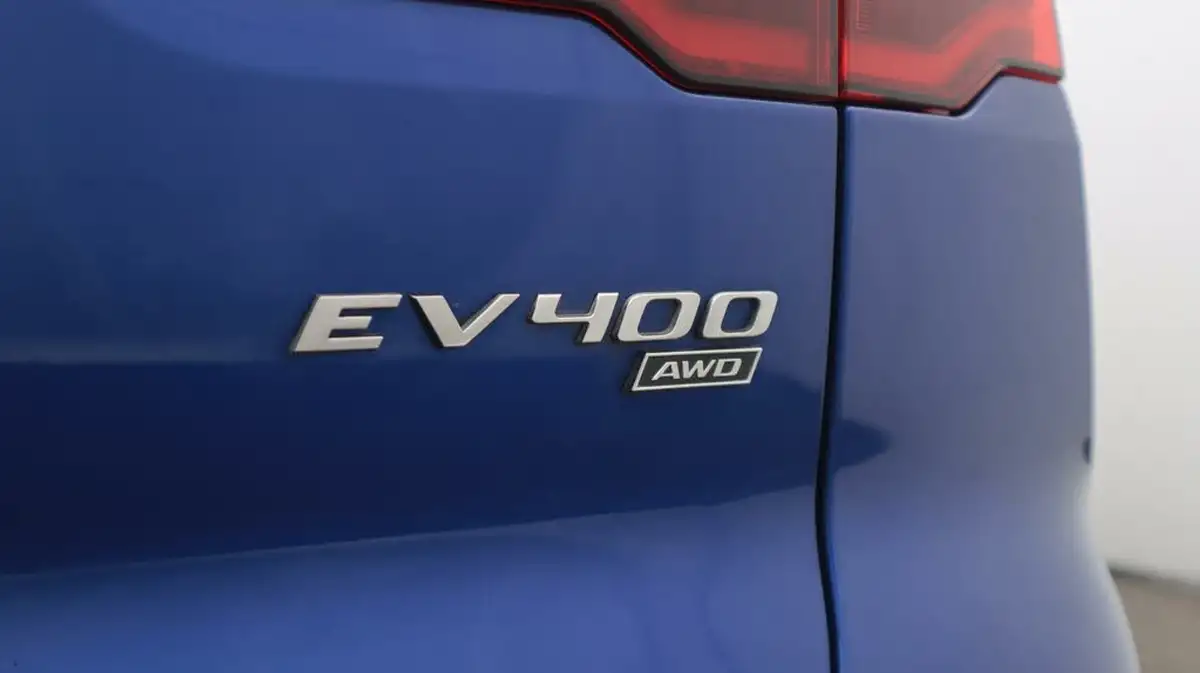 2021-jaguar-i-pace-ev400-se-big-23