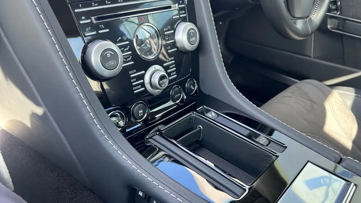 2009-aston-martin-dbs-60-touchtronic-big-26