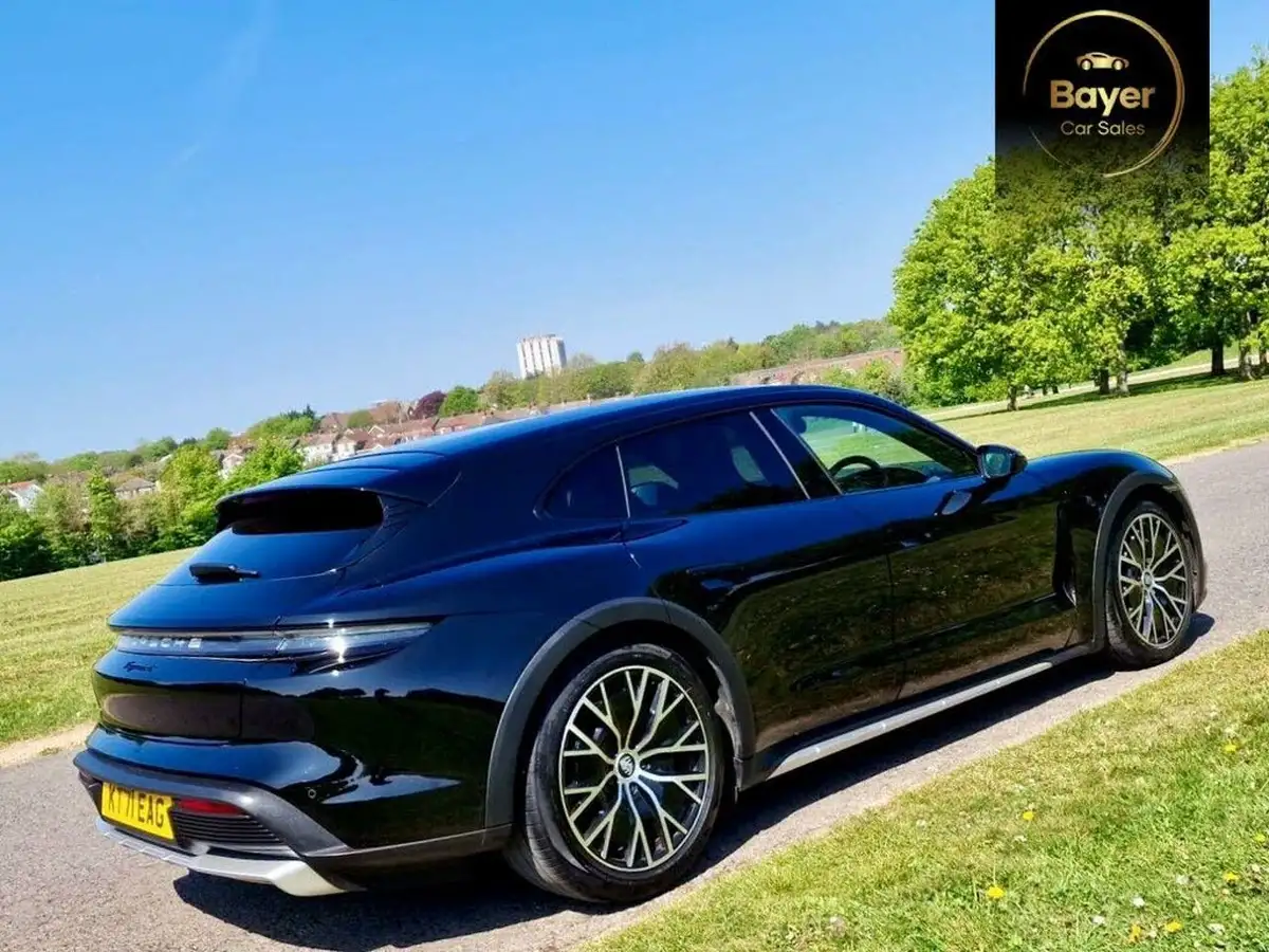 2021-porsche-taycan-e-4-cross-turismo-big-25