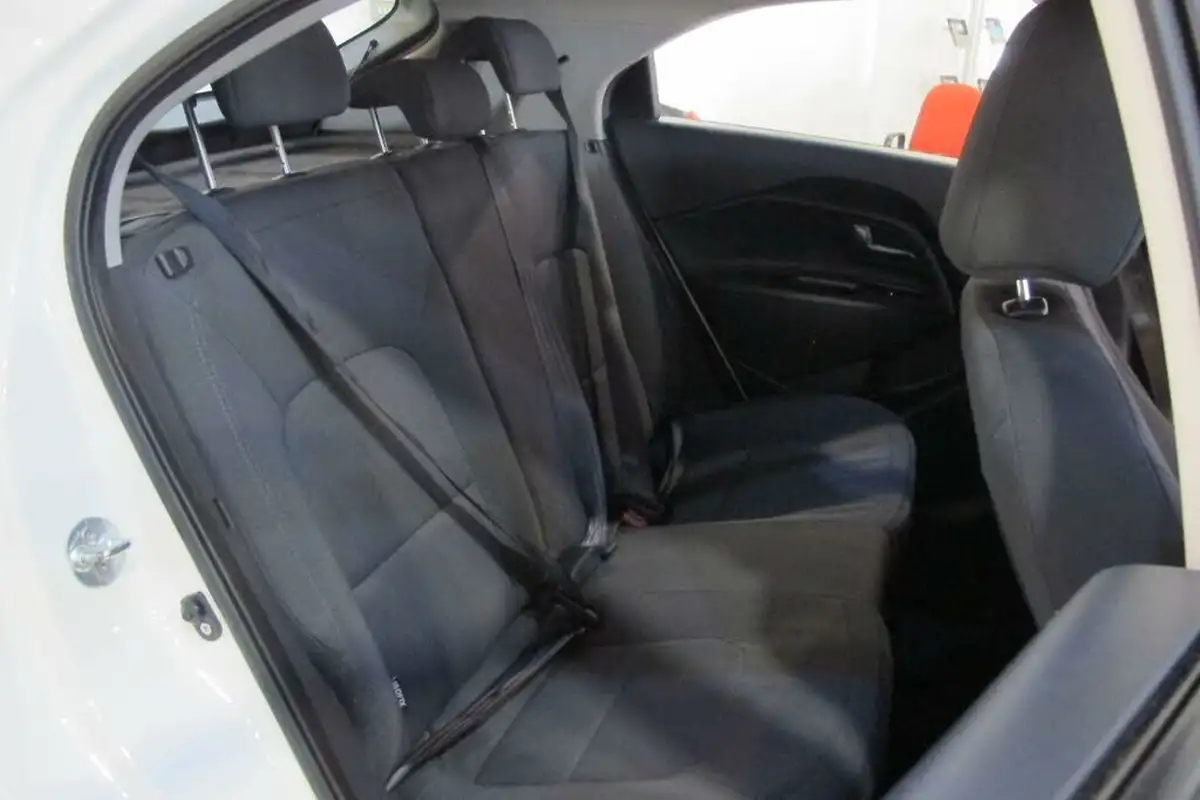 2012-kia-rio-125-2-5d-big-23