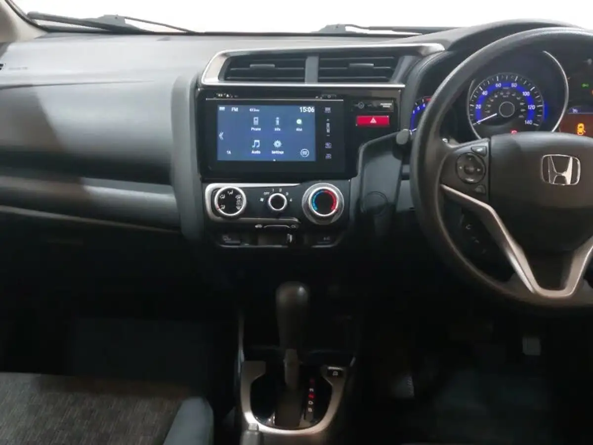 2016-honda-jazz-13-i-vtec-se-cvt-big-9
