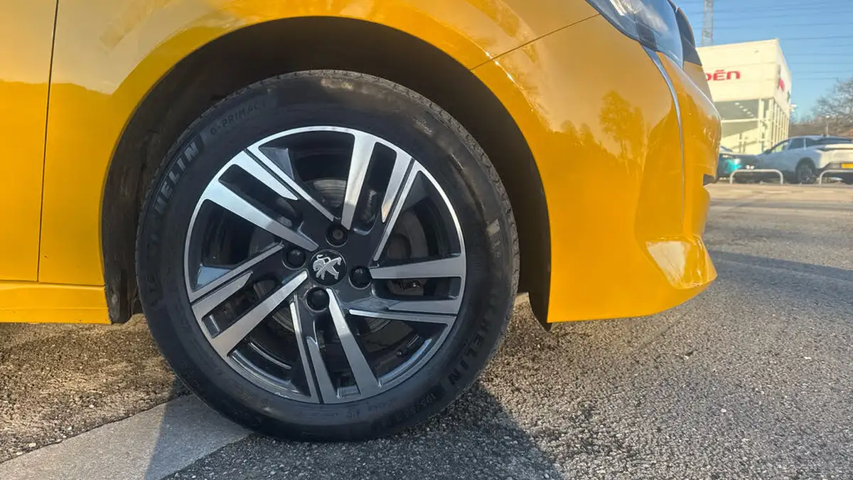 2023-peugeot-208-12-puretech-allure-premium-130ps-eat8-big-14