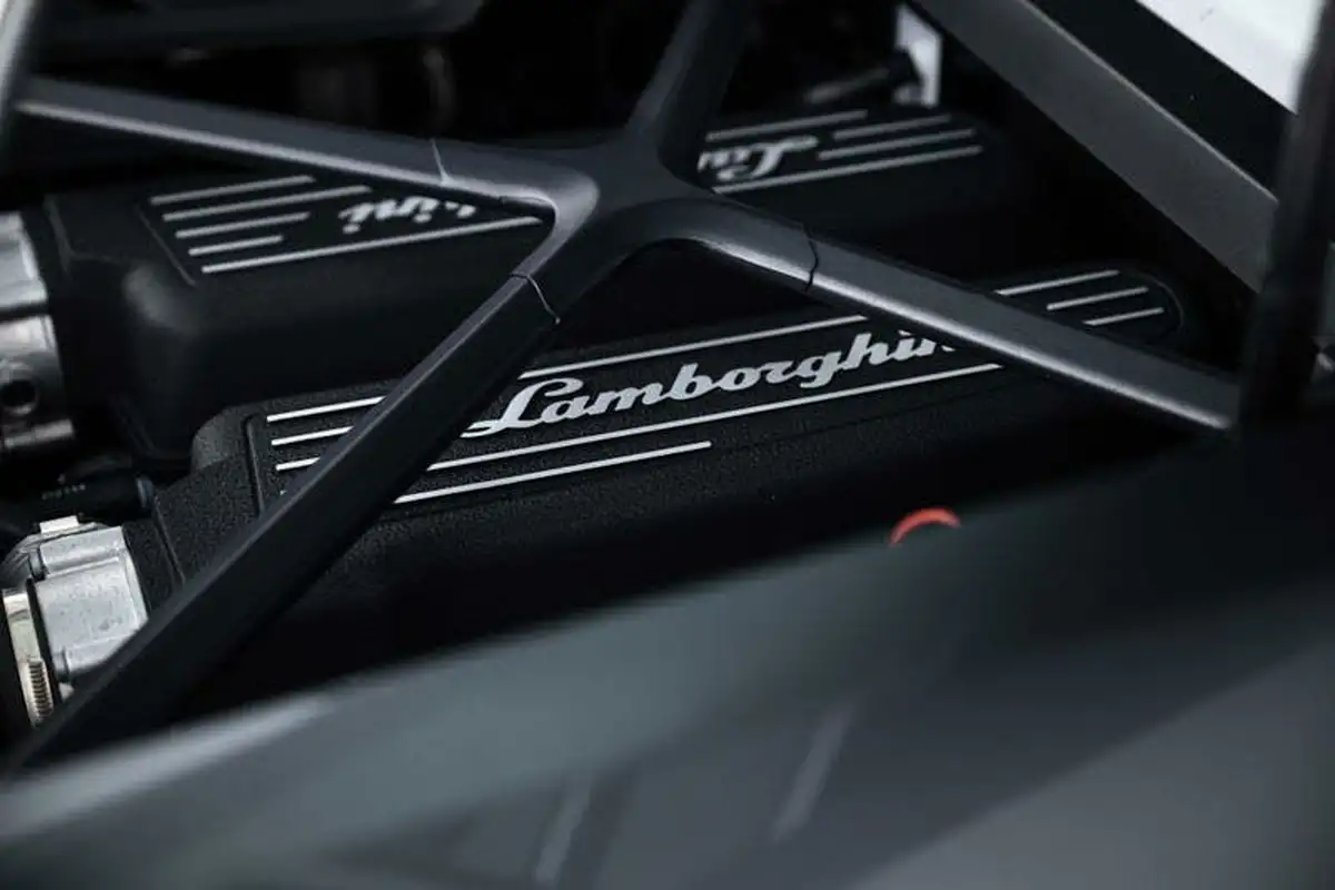 2019-lamborghini-huracan-52-evo-coupe-big-17