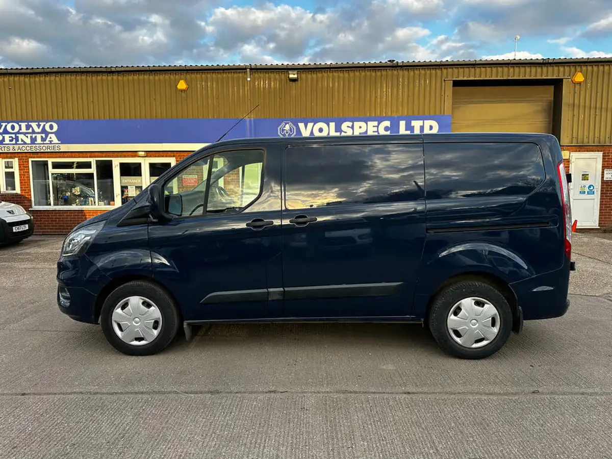 2019-ford-transit-custom-20tdci-320-l1h1-trend-105pseu6-panel-van-big-3