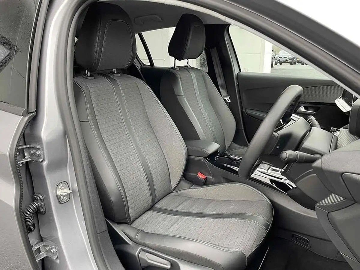 2022-peugeot-208-e-allure-premium-big-3