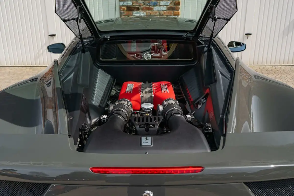 2011-ferrari-458-45-italia-big-22