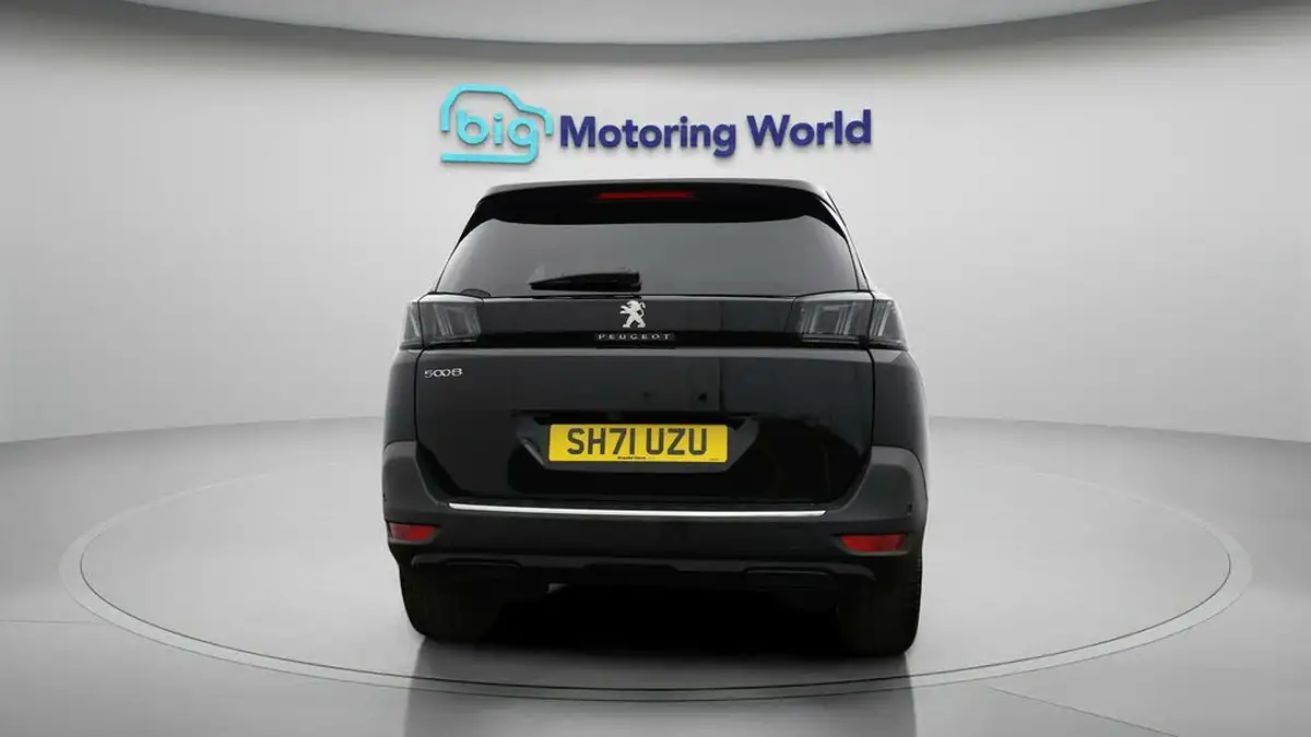 2021-peugeot-5008-suv-12-puretech-allure-big-5