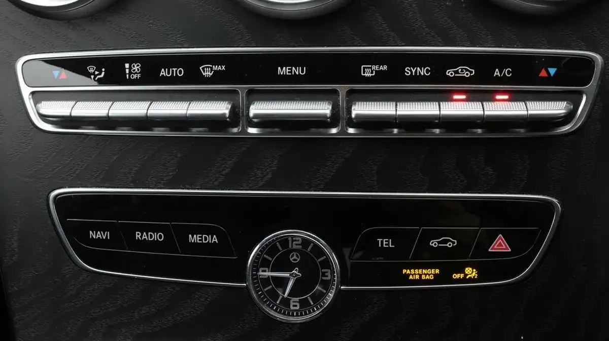 2019-mercedes-benz-c-class-20d-c300d-amg-line-245ps-ss-saloon-4d-big-12