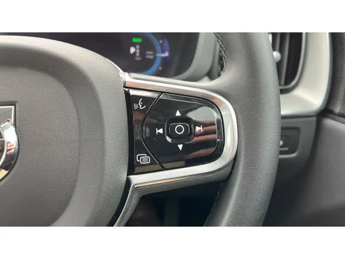 2023-volvo-xc60-20-b5-plus-big-18