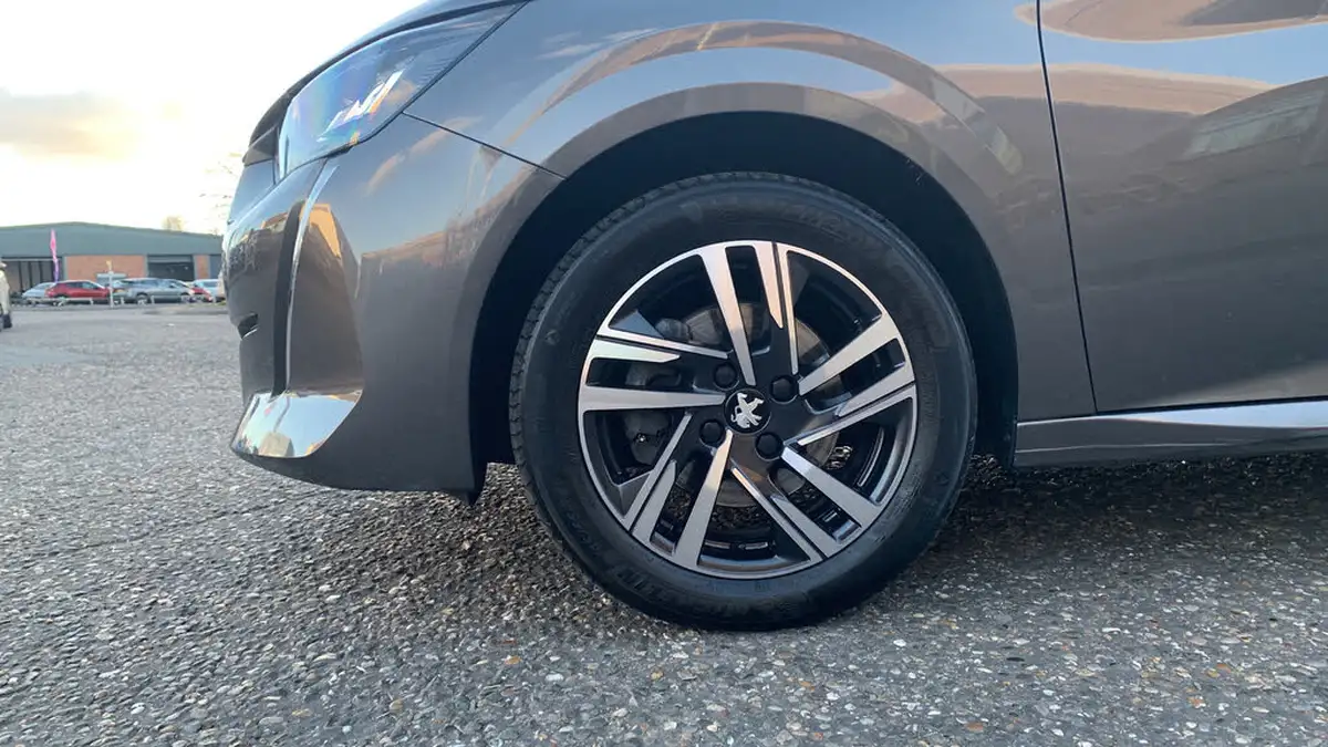 2022-peugeot-208-12-puretech-allure-premium-100bhp-big-13