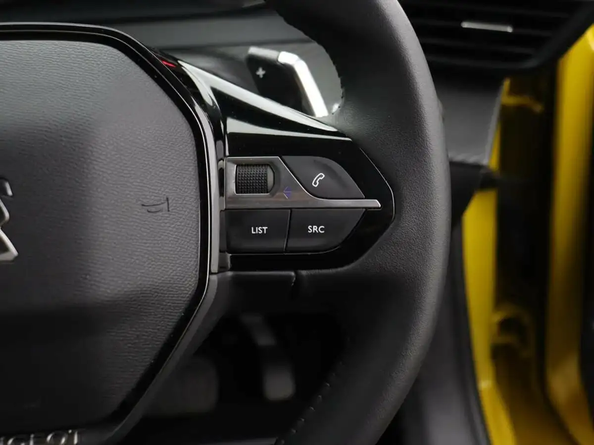 2023-peugeot-208-12-puretech-active-premium-100ps-eat8-big-25