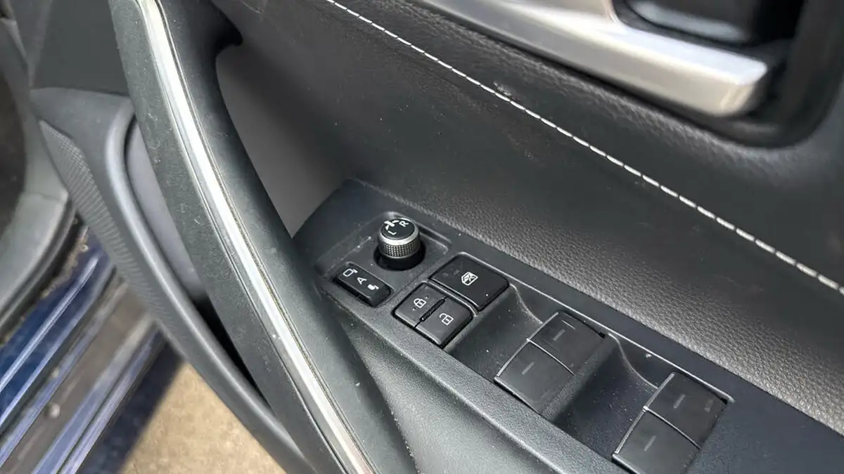 2021-suzuki-swace-18-sz5-big-24
