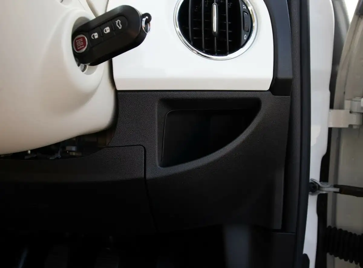 2022-fiat-500c-10-dolcevita-big-15