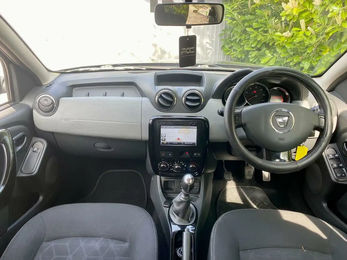 2015-dacia-duster-15dci-laureate-110bhp-station-wagon-5d-big-2