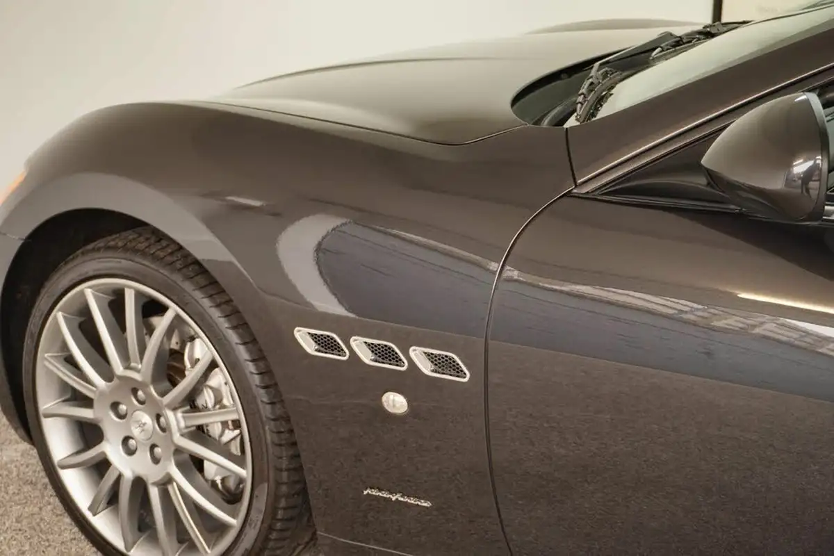 2010-maserati-grancabrio-47-big-4