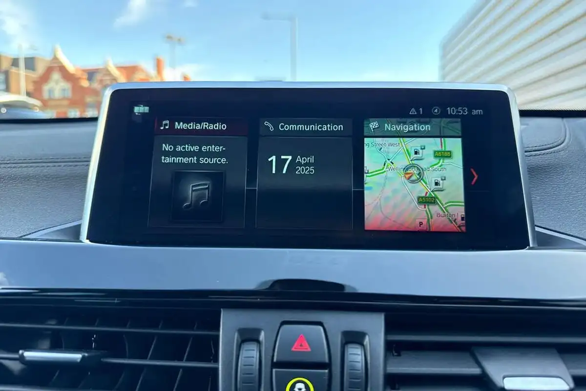 2022-bmw-x1-20-xdrive20i-xline-big-16