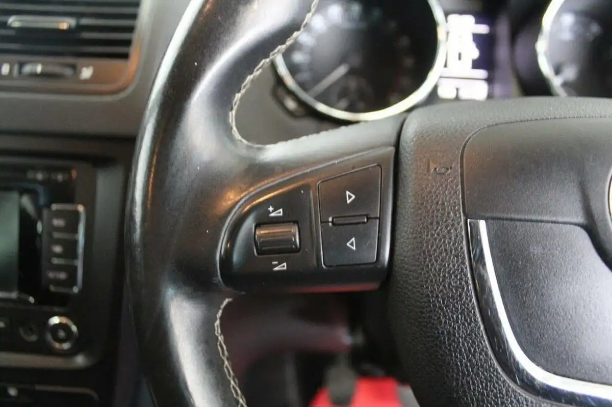 2013-skoda-yeti-20td-adventure-110bhp-big-35