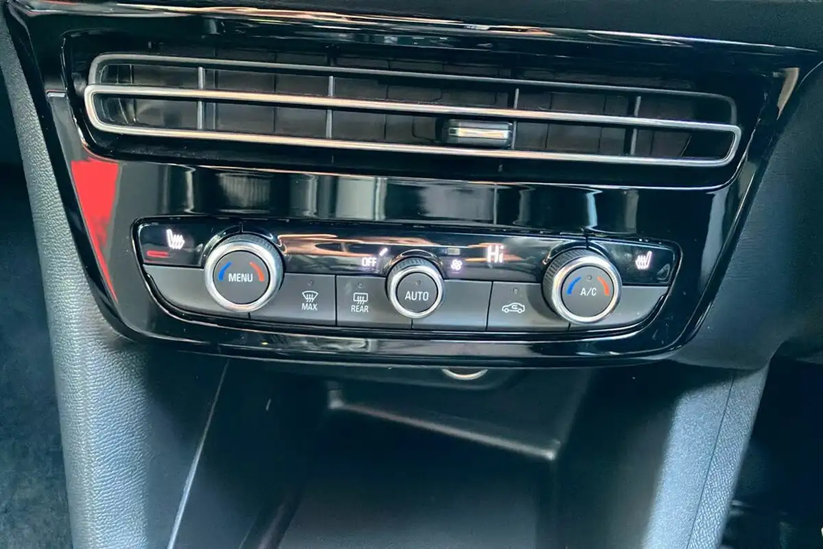 2023-vauxhall-mokka-e-gs-big-16