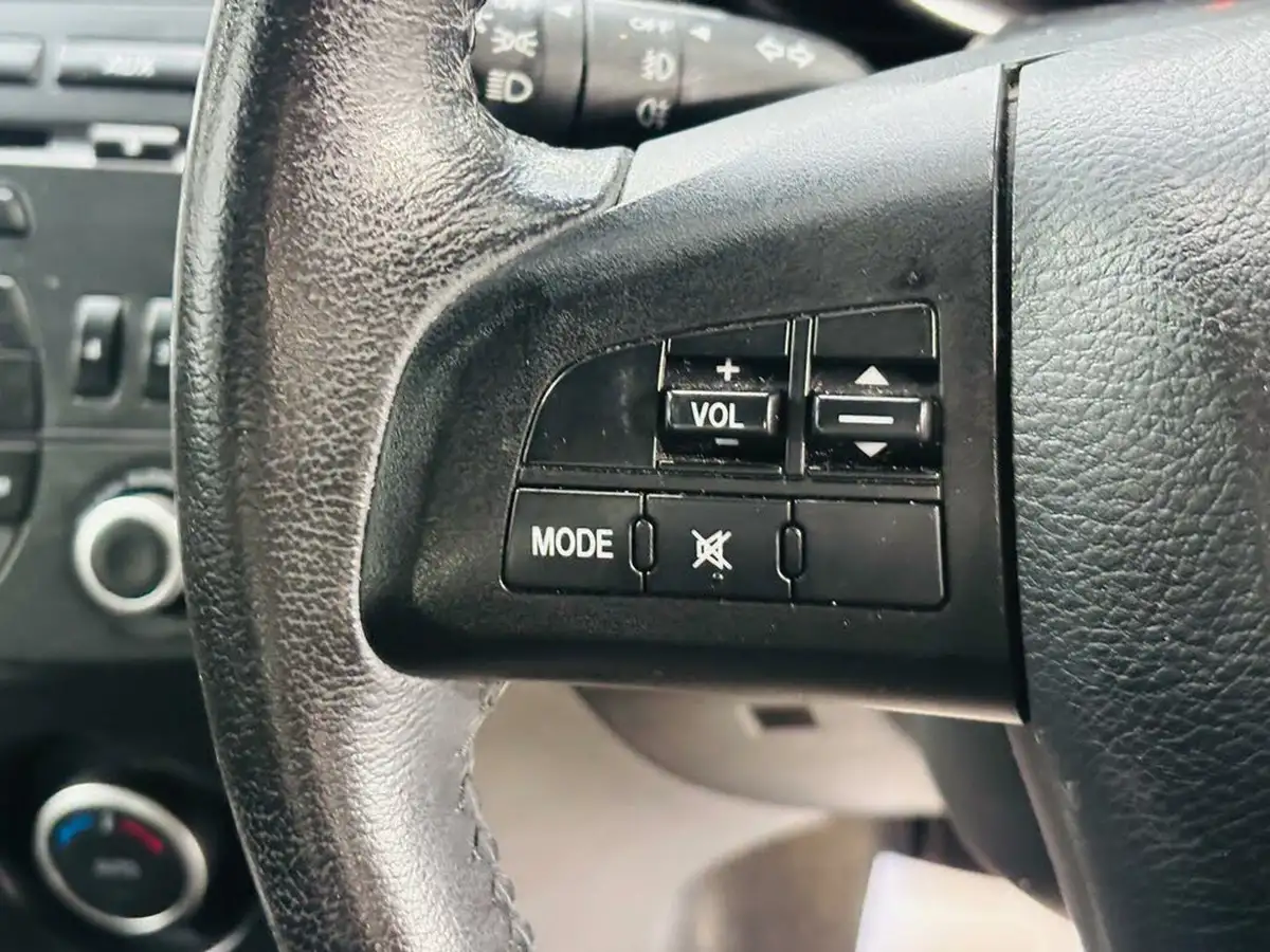 2013-mazda-mazda3-16-tamura-auto-big-12