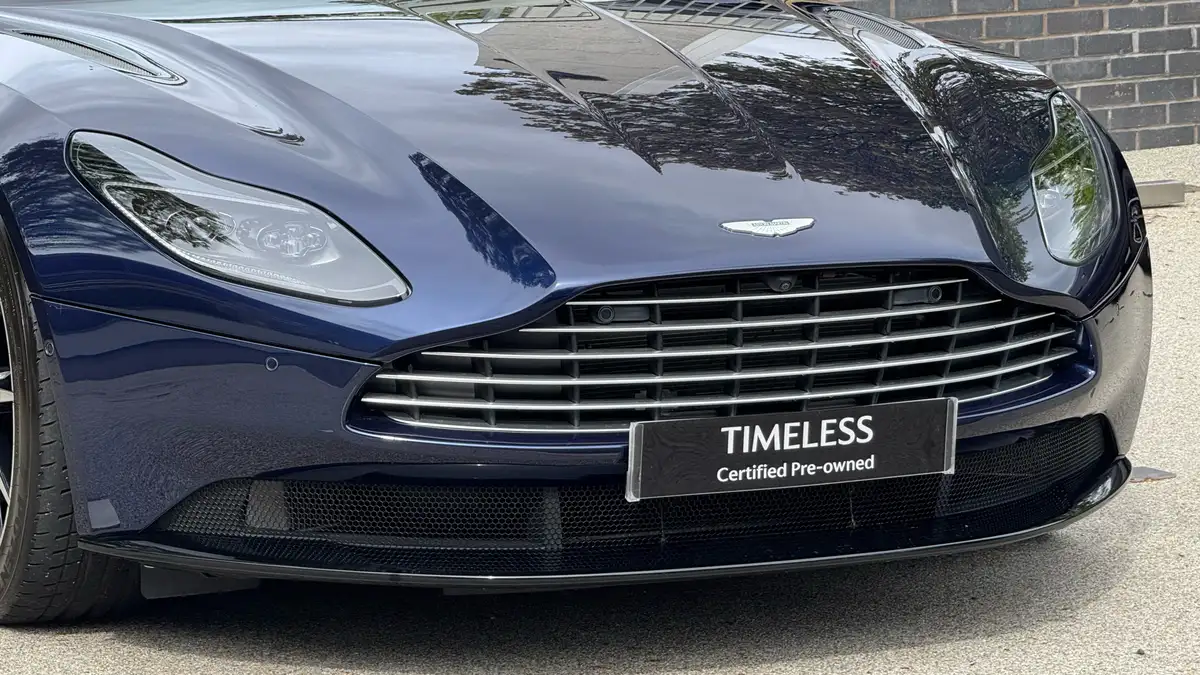 2019-aston-martin-db11-40-v8-big-23